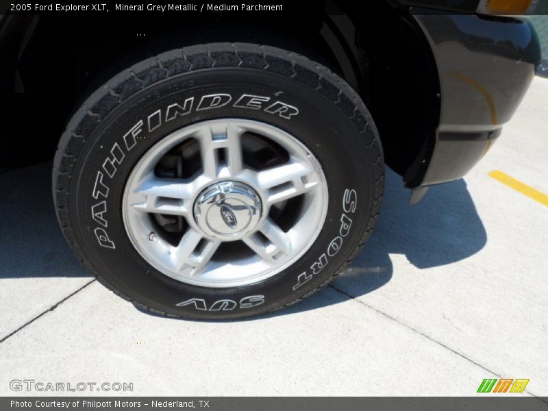 Mineral Grey Metallic / Medium Parchment 2005 Ford Explorer XLT