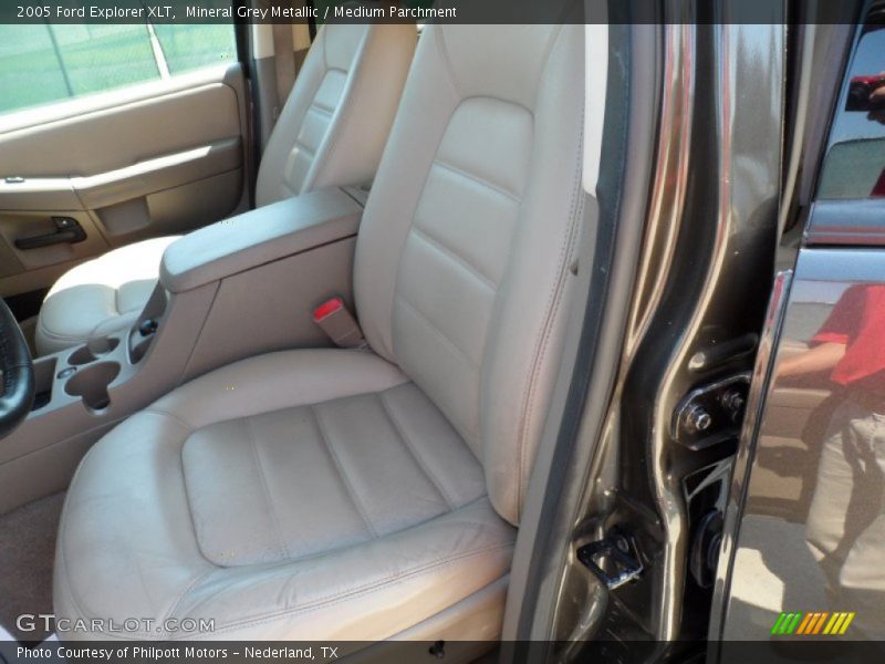 Mineral Grey Metallic / Medium Parchment 2005 Ford Explorer XLT