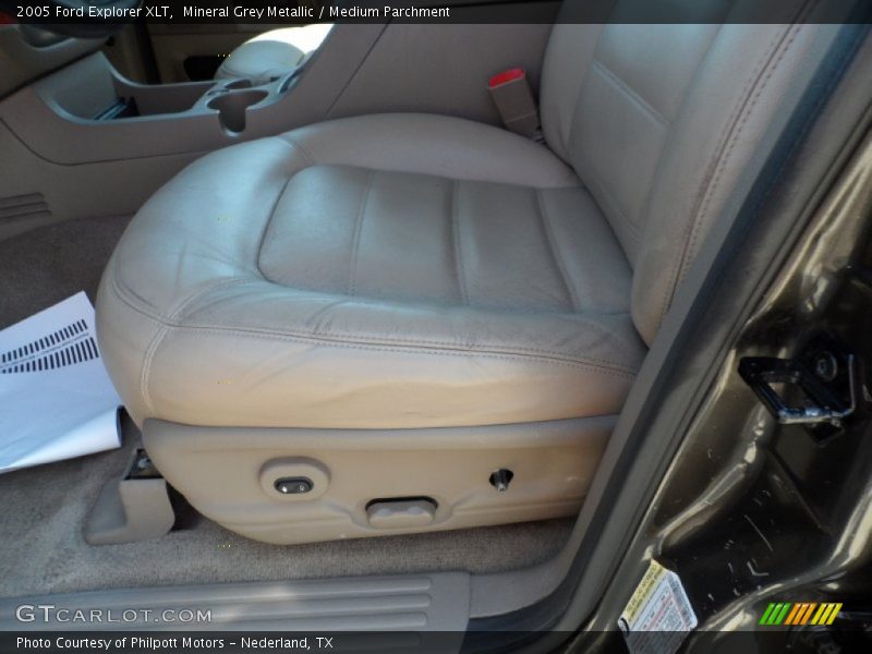 Mineral Grey Metallic / Medium Parchment 2005 Ford Explorer XLT