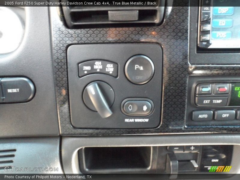 Controls of 2005 F250 Super Duty Harley Davidson Crew Cab 4x4