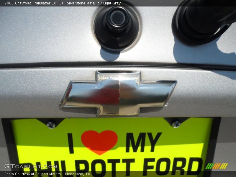 Silverstone Metallic / Light Gray 2005 Chevrolet TrailBlazer EXT LT