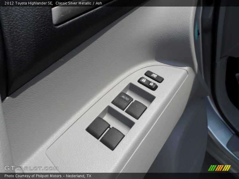 Classic Silver Metallic / Ash 2012 Toyota Highlander SE