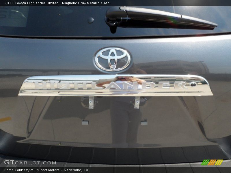 Magnetic Gray Metallic / Ash 2012 Toyota Highlander Limited
