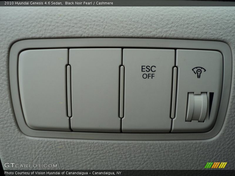Controls of 2010 Genesis 4.6 Sedan