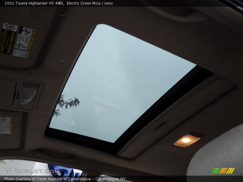 Electric Green Mica / Ivory 2001 Toyota Highlander V6 4WD