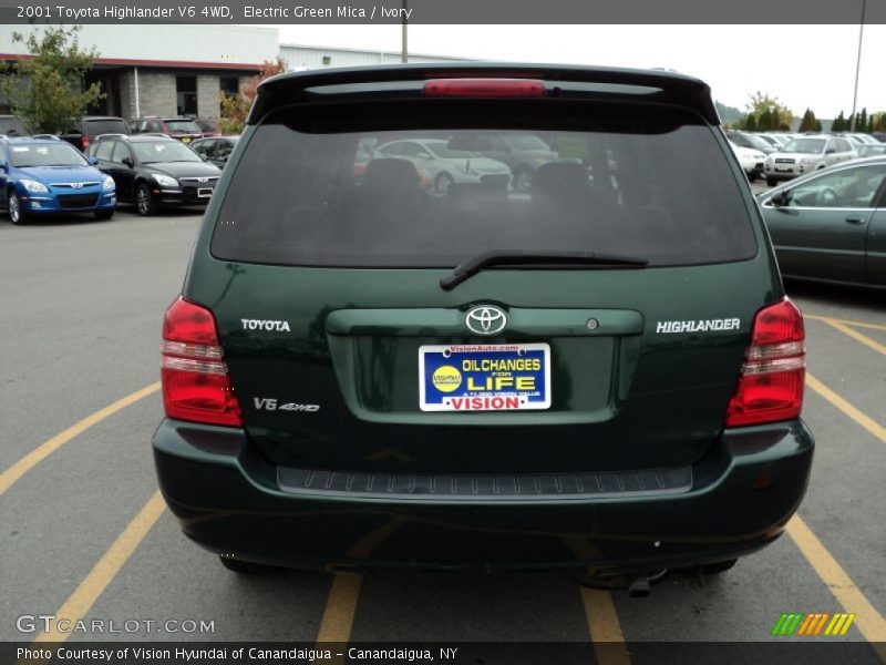 Electric Green Mica / Ivory 2001 Toyota Highlander V6 4WD