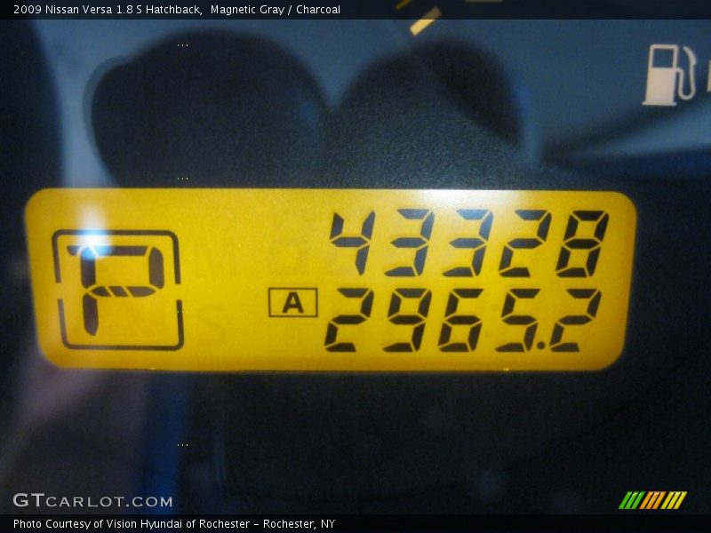 Magnetic Gray / Charcoal 2009 Nissan Versa 1.8 S Hatchback