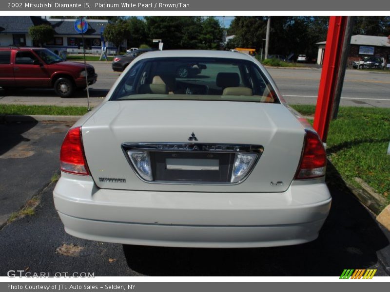 Platinum White Pearl / Brown/Tan 2002 Mitsubishi Diamante LS