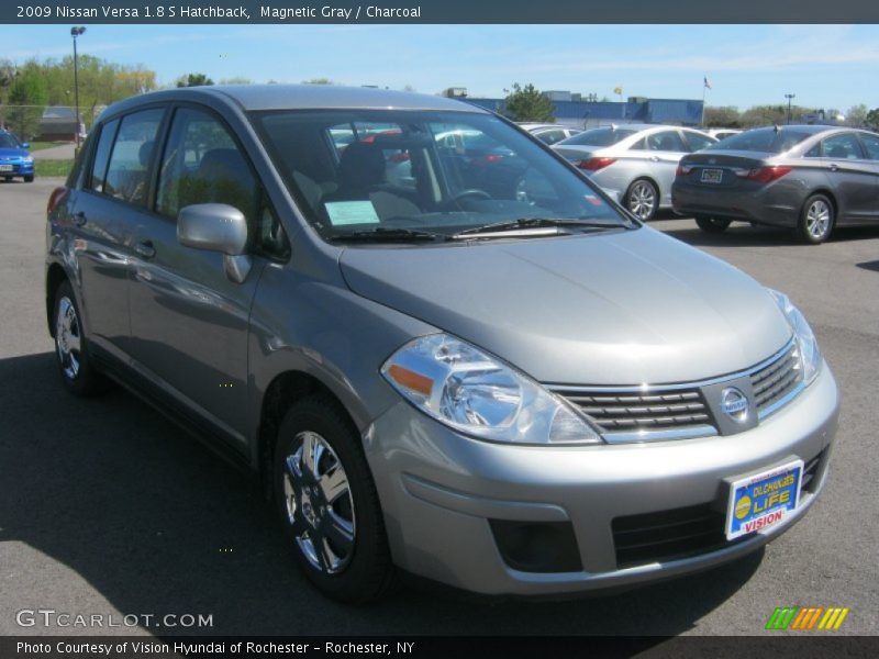 Magnetic Gray / Charcoal 2009 Nissan Versa 1.8 S Hatchback