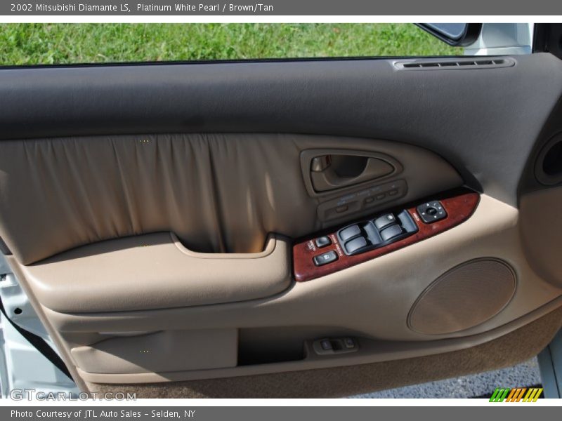 Platinum White Pearl / Brown/Tan 2002 Mitsubishi Diamante LS