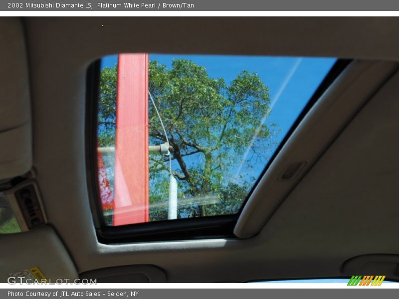 Platinum White Pearl / Brown/Tan 2002 Mitsubishi Diamante LS