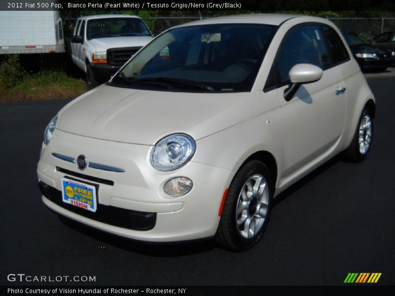 Bianco Perla (Pearl White) / Tessuto Grigio/Nero (Grey/Black) 2012 Fiat 500 Pop