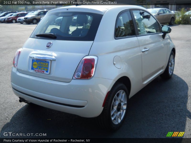Bianco Perla (Pearl White) / Tessuto Grigio/Nero (Grey/Black) 2012 Fiat 500 Pop