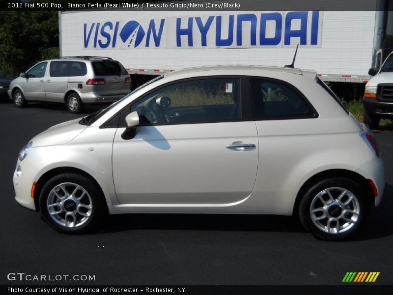 Bianco Perla (Pearl White) / Tessuto Grigio/Nero (Grey/Black) 2012 Fiat 500 Pop