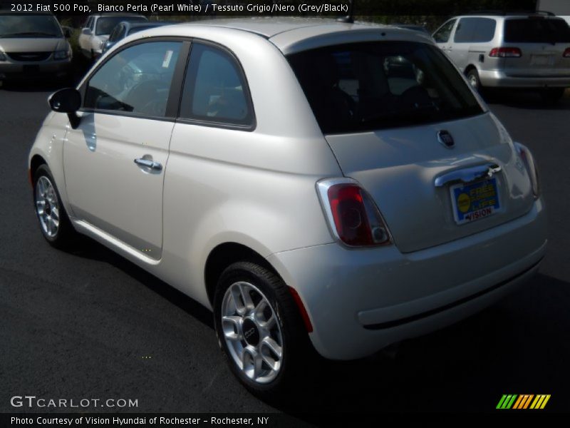 Bianco Perla (Pearl White) / Tessuto Grigio/Nero (Grey/Black) 2012 Fiat 500 Pop