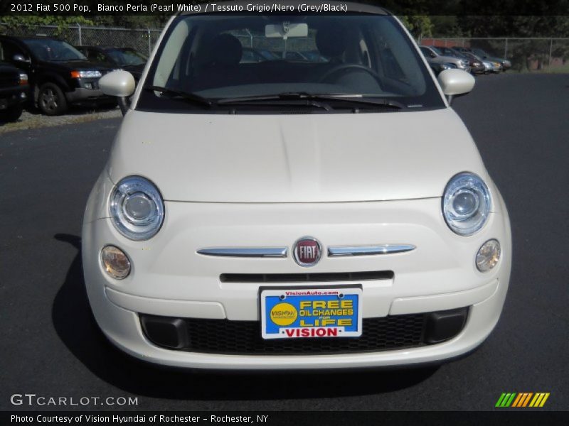 Bianco Perla (Pearl White) / Tessuto Grigio/Nero (Grey/Black) 2012 Fiat 500 Pop