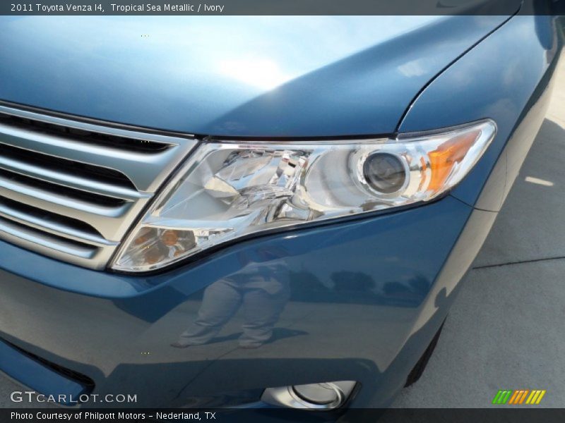 Tropical Sea Metallic / Ivory 2011 Toyota Venza I4