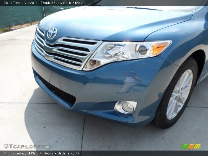 Tropical Sea Metallic / Ivory 2011 Toyota Venza I4