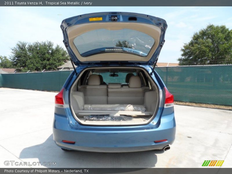 Tropical Sea Metallic / Ivory 2011 Toyota Venza I4