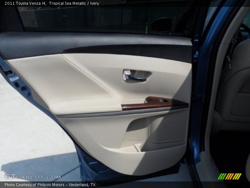 Tropical Sea Metallic / Ivory 2011 Toyota Venza I4