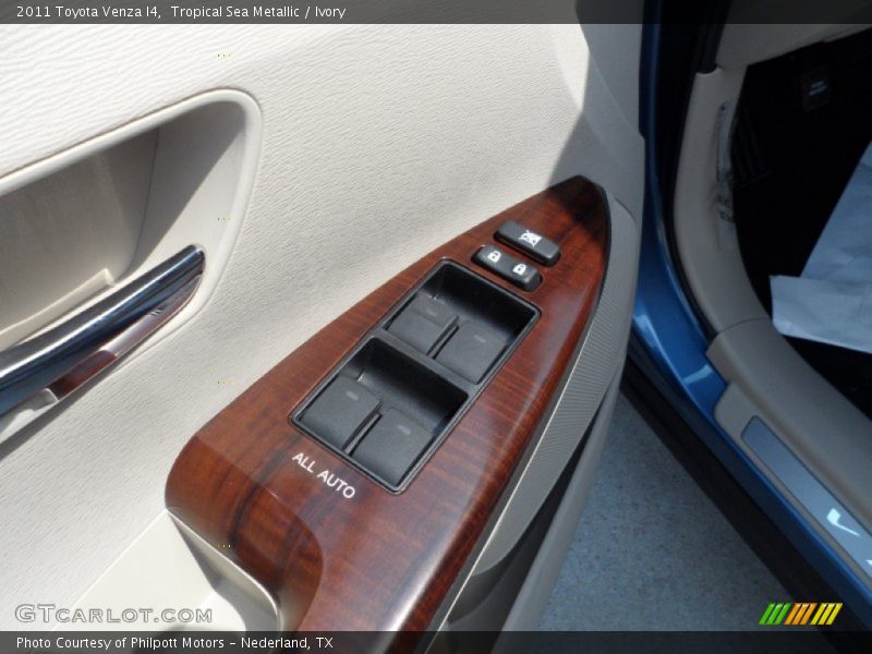 Tropical Sea Metallic / Ivory 2011 Toyota Venza I4