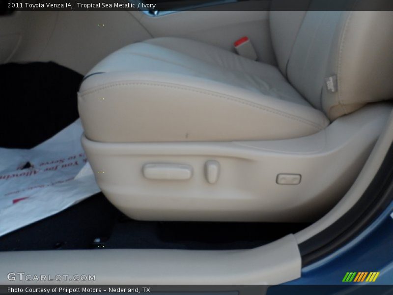 Tropical Sea Metallic / Ivory 2011 Toyota Venza I4