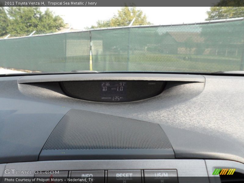 Tropical Sea Metallic / Ivory 2011 Toyota Venza I4