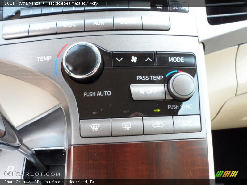 Tropical Sea Metallic / Ivory 2011 Toyota Venza I4