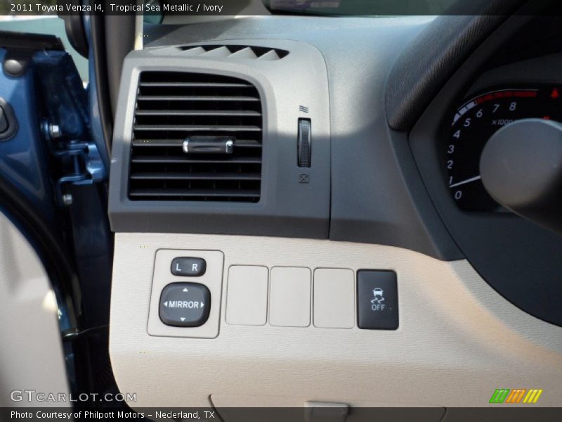 Tropical Sea Metallic / Ivory 2011 Toyota Venza I4