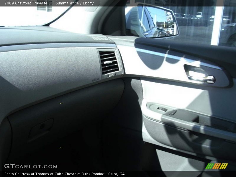 Summit White / Ebony 2009 Chevrolet Traverse LT