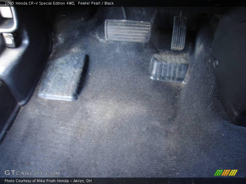 Pewter Pearl / Black 2005 Honda CR-V Special Edition 4WD