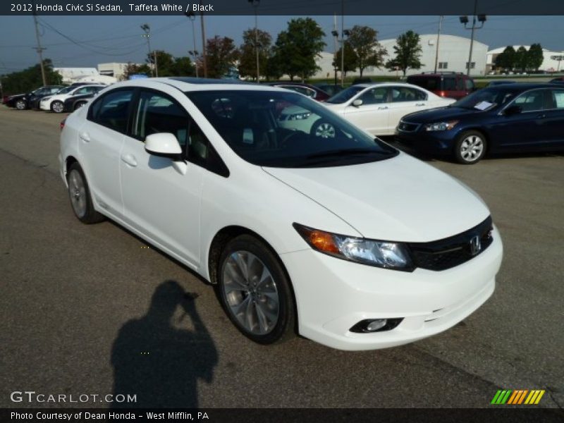 Front 3/4 View of 2012 Civic Si Sedan
