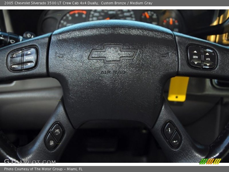 Controls of 2005 Silverado 3500 LT Crew Cab 4x4 Dually