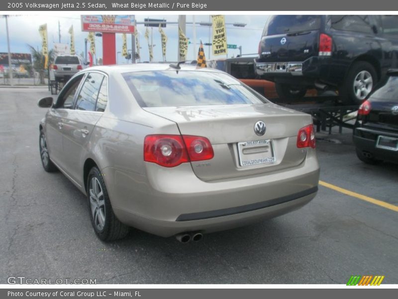Wheat Beige Metallic / Pure Beige 2005 Volkswagen Jetta 2.5 Sedan