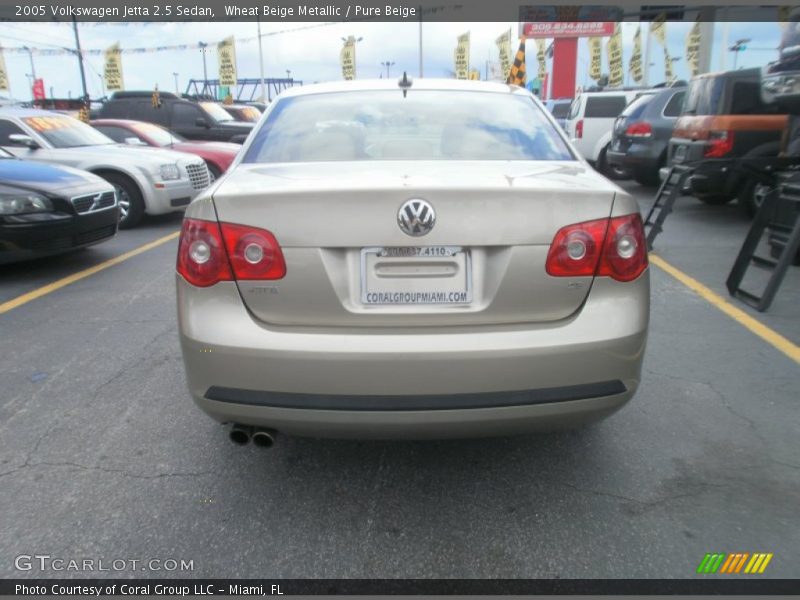 Wheat Beige Metallic / Pure Beige 2005 Volkswagen Jetta 2.5 Sedan