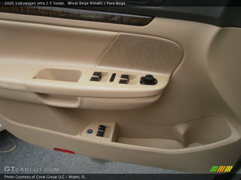 Wheat Beige Metallic / Pure Beige 2005 Volkswagen Jetta 2.5 Sedan