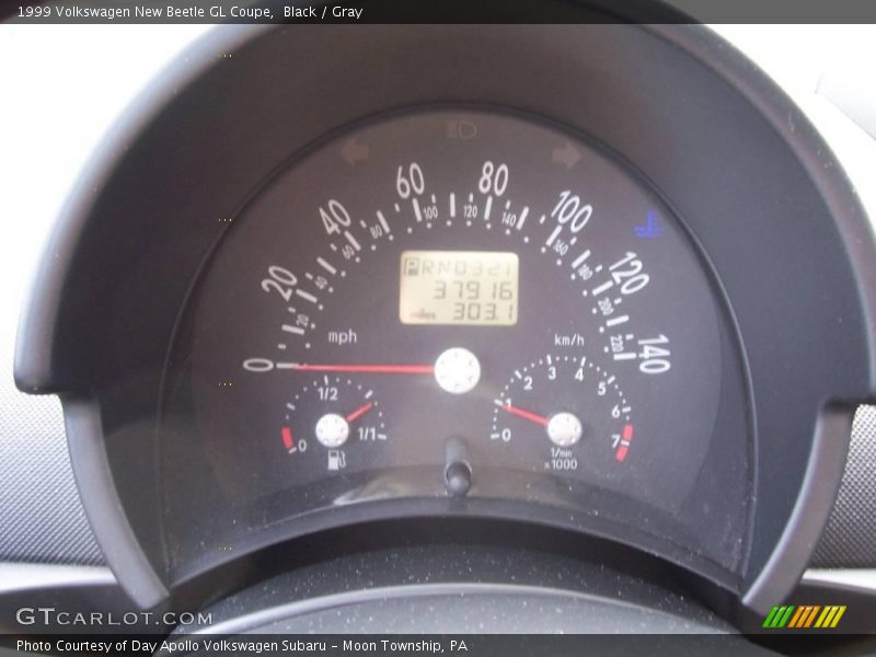 Black / Gray 1999 Volkswagen New Beetle GL Coupe