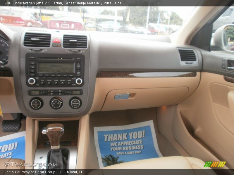 Wheat Beige Metallic / Pure Beige 2005 Volkswagen Jetta 2.5 Sedan