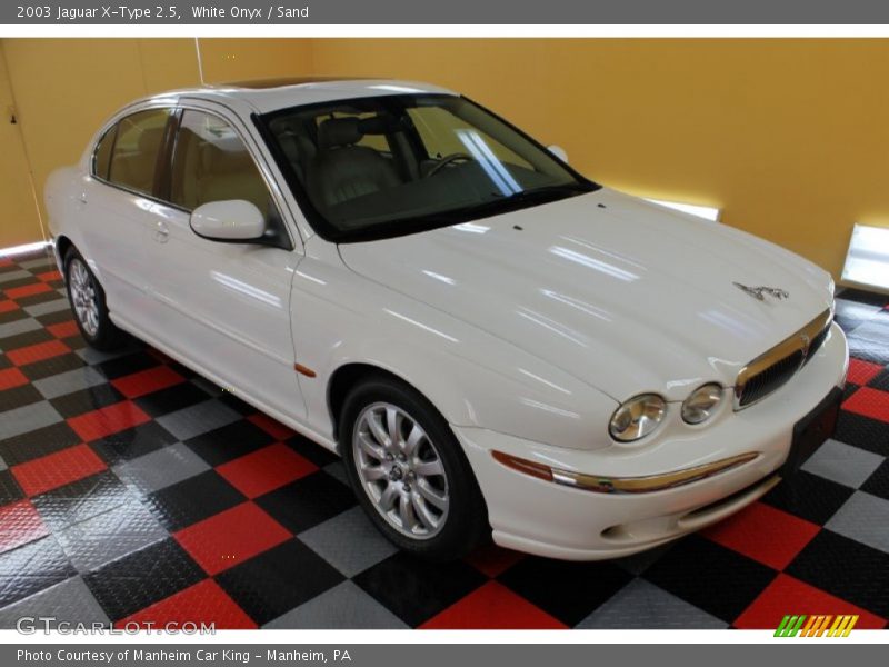 White Onyx / Sand 2003 Jaguar X-Type 2.5