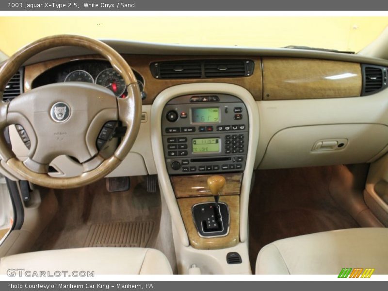 White Onyx / Sand 2003 Jaguar X-Type 2.5