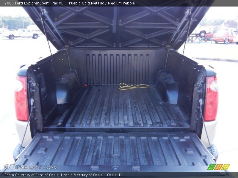 Pueblo Gold Metallic / Medium Pebble 2005 Ford Explorer Sport Trac XLT