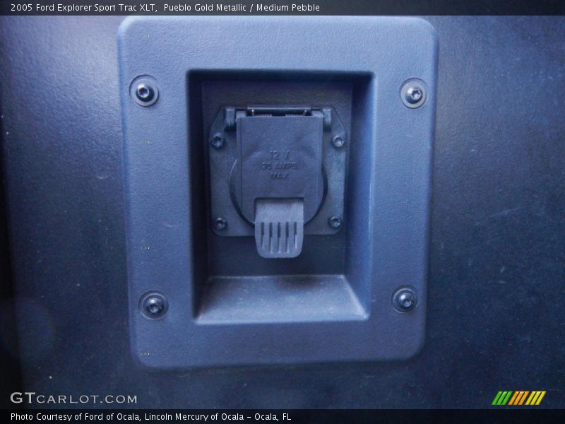Pueblo Gold Metallic / Medium Pebble 2005 Ford Explorer Sport Trac XLT