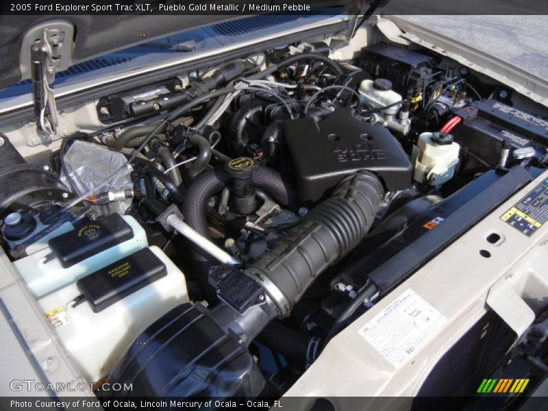 Pueblo Gold Metallic / Medium Pebble 2005 Ford Explorer Sport Trac XLT