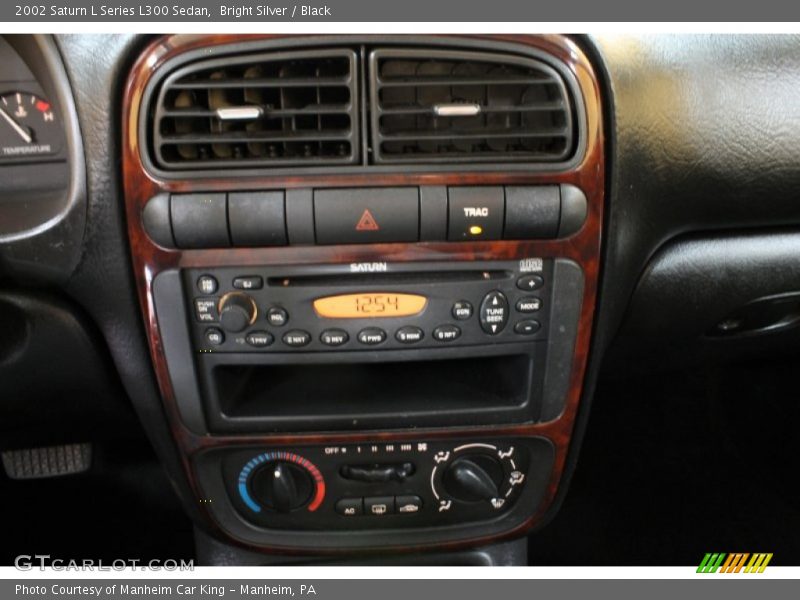 Bright Silver / Black 2002 Saturn L Series L300 Sedan