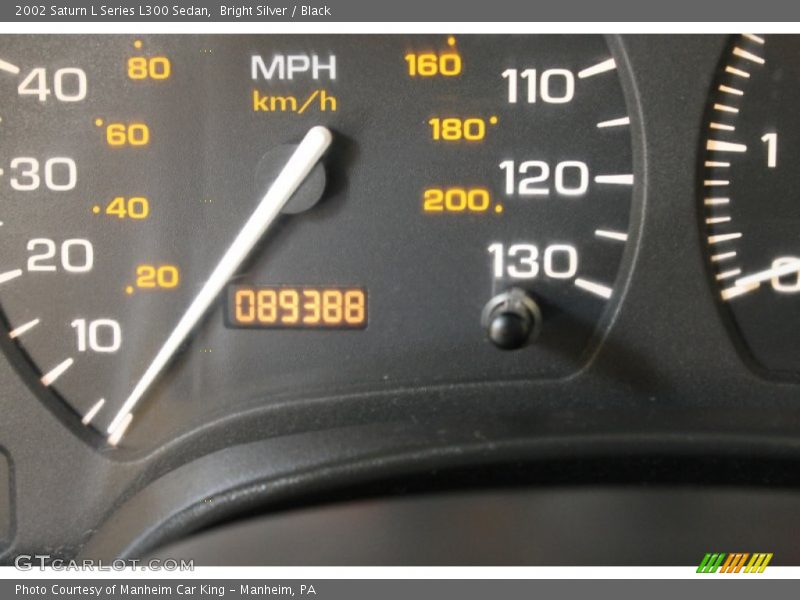 Bright Silver / Black 2002 Saturn L Series L300 Sedan