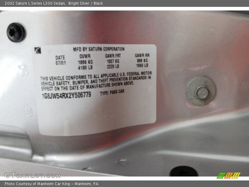 Bright Silver / Black 2002 Saturn L Series L300 Sedan