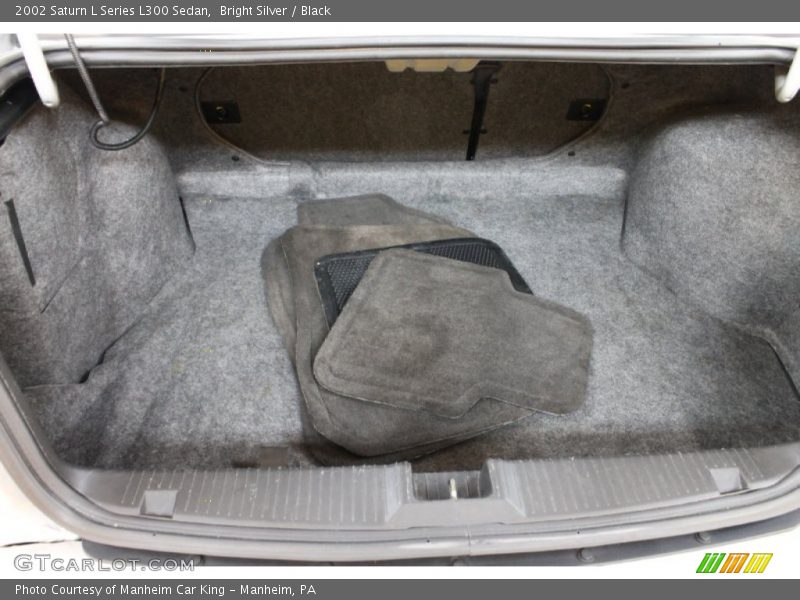 Bright Silver / Black 2002 Saturn L Series L300 Sedan