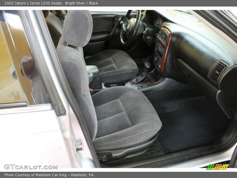Bright Silver / Black 2002 Saturn L Series L300 Sedan