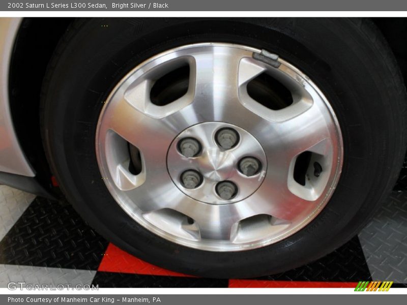 Bright Silver / Black 2002 Saturn L Series L300 Sedan