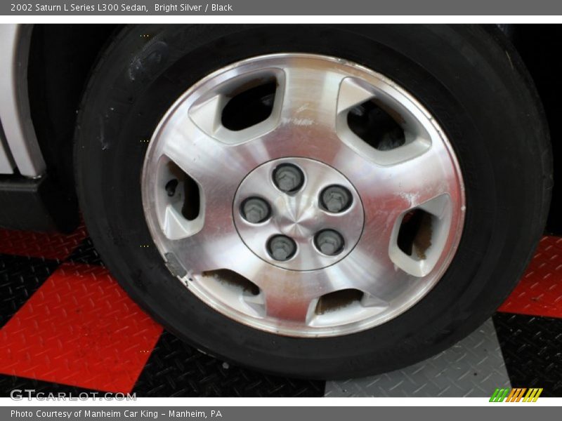 Bright Silver / Black 2002 Saturn L Series L300 Sedan